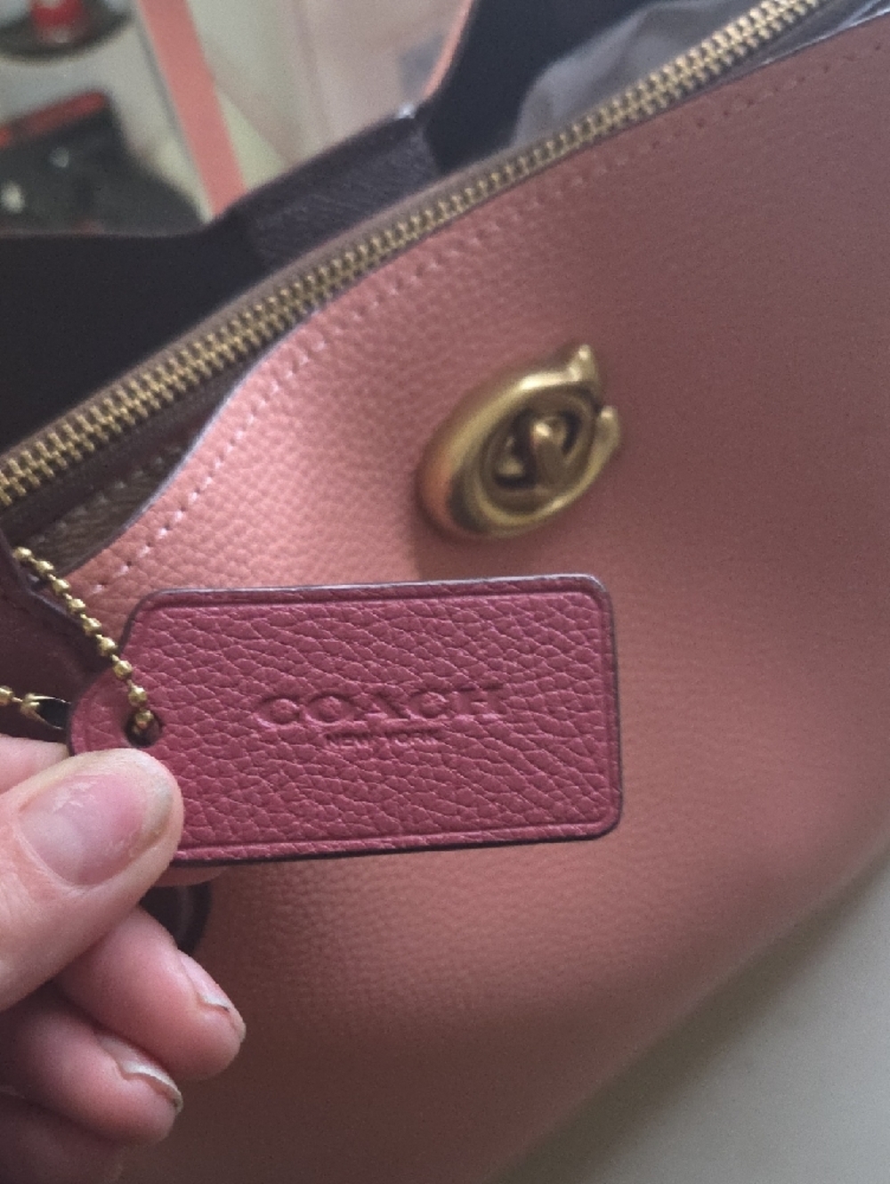 Coach Willow Pink Two-Tone Tote Bag with Turn-Lock Closure - Picture 3 of 11